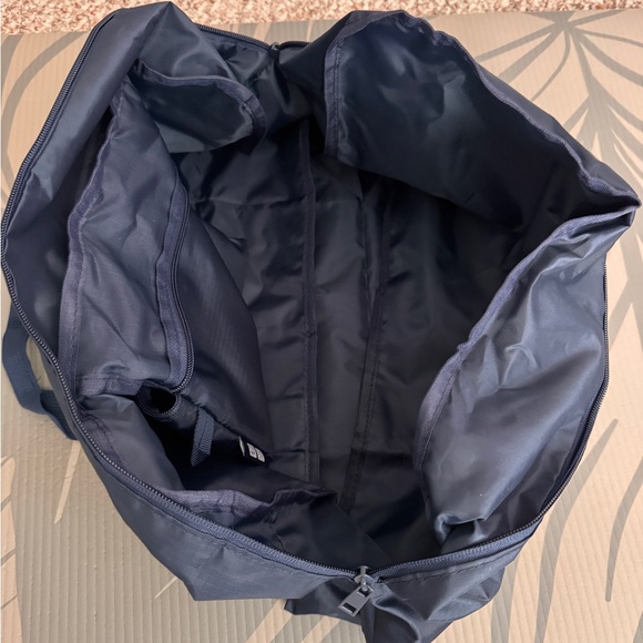 Uniqlo Collapsible Bag Navy NWOT - Picture 4 of 9